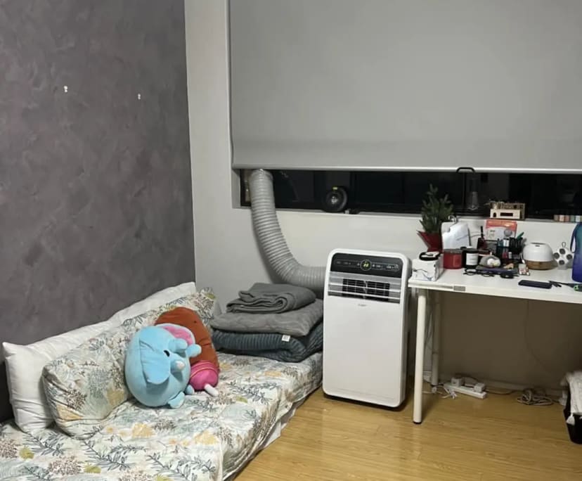 Furnished room in a flatshare