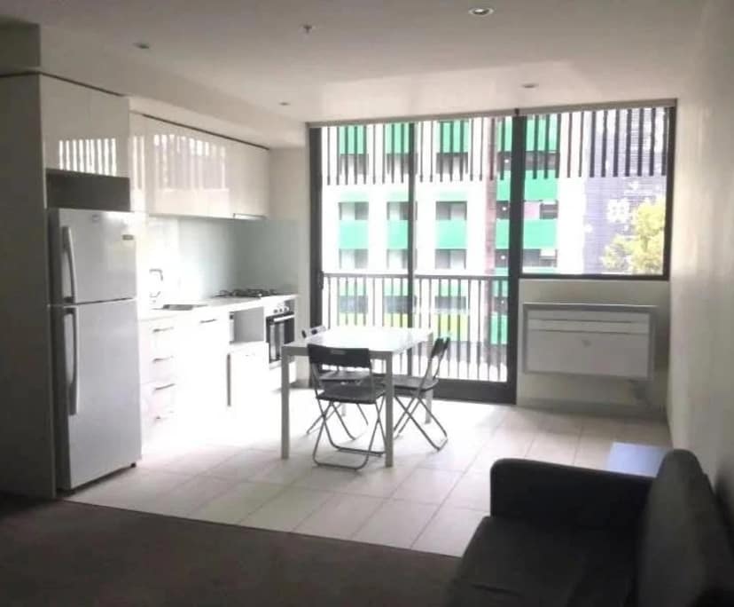 Furnished room in a flatshare