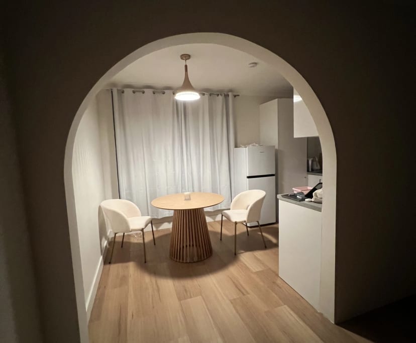 Furnished room in a flatshare