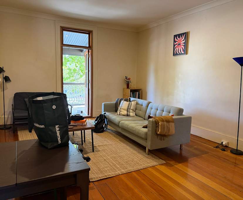 Furnished room in a flatshare