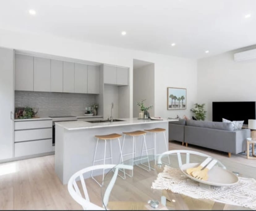 $350, Share-house, 3 bathrooms, Hamlyn Heights VIC 3215