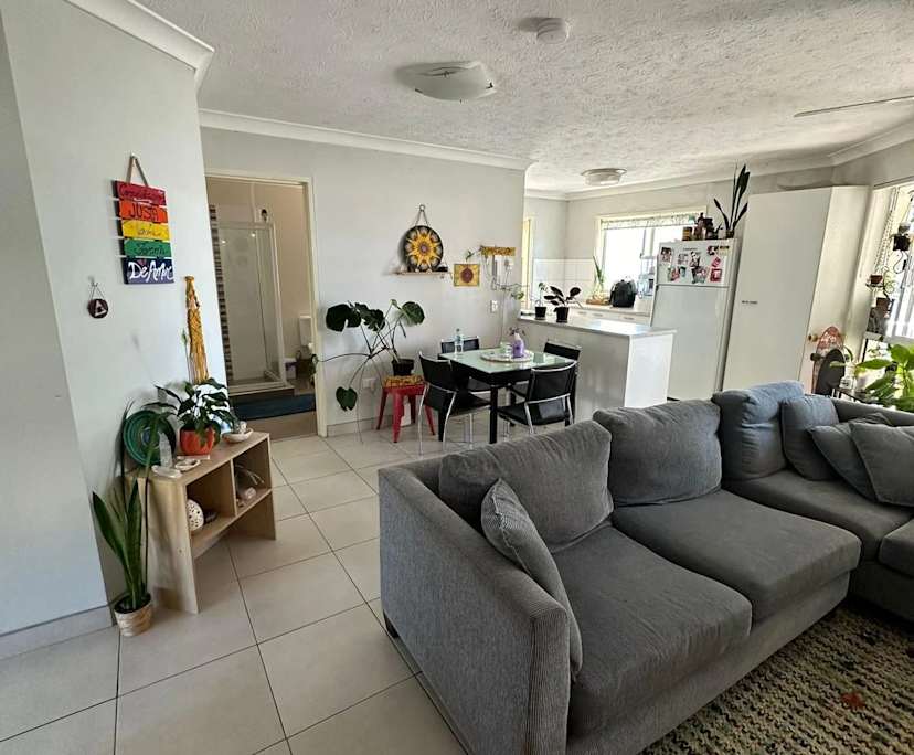 Furnished room in a flatshare