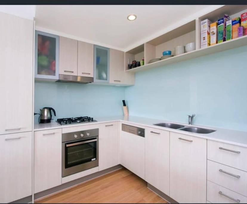 $390, Flatshare, 2 bathrooms, Saint Lucia QLD 4067