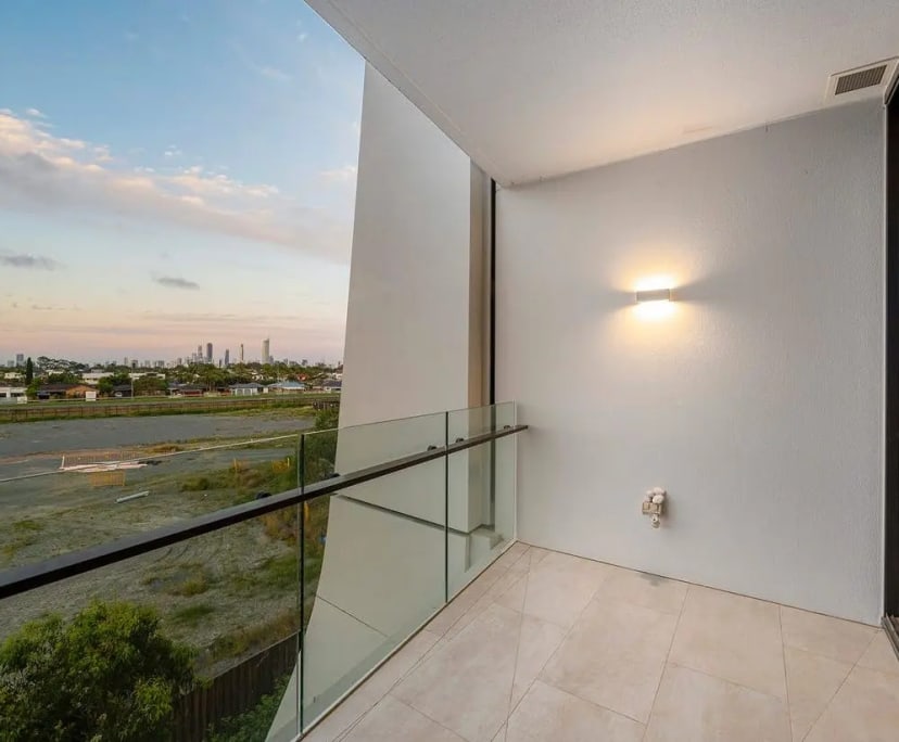 $450, Flatshare, 2 bathrooms, Mermaid Waters QLD 4218