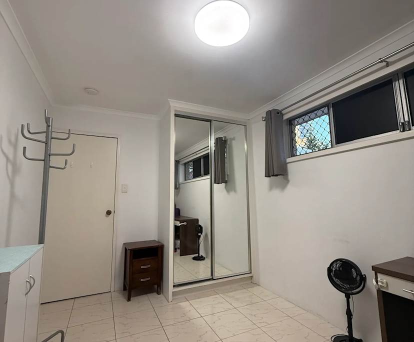 Furnished room in a share house