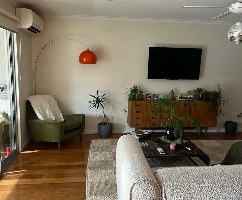 Room in a share house