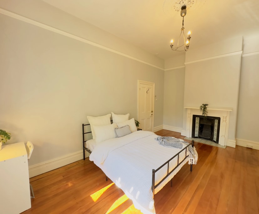 Furnished room in a flatshare