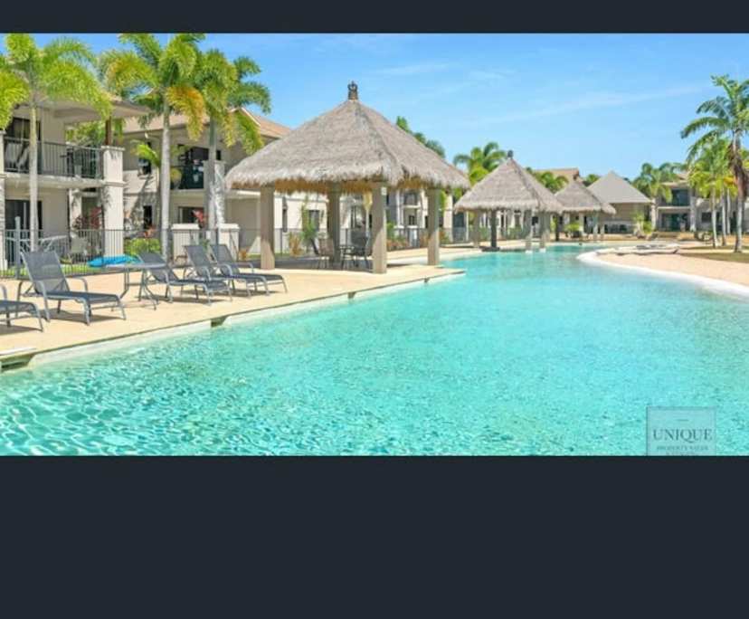 $300, Flatshare, 2 bathrooms, Mooroobool QLD 4870