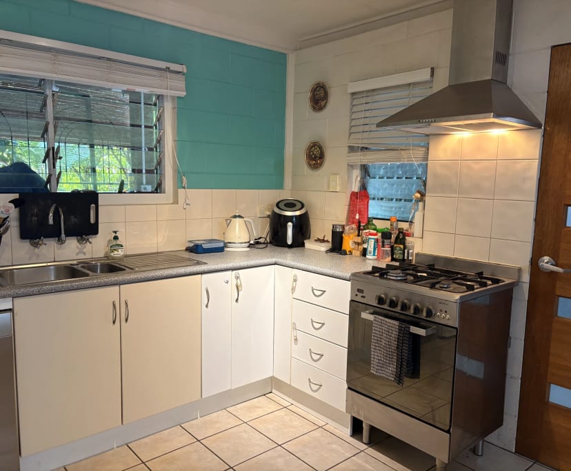 $300, Share-house, 3 bathrooms, Cairns North QLD 4870