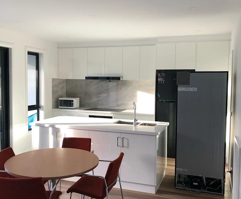 Furnished room with ensuite in a flatshare