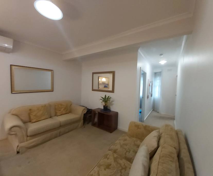 Furnished room in a flatshare