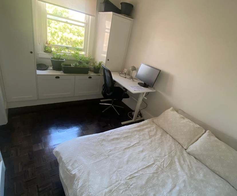 Furnished room in a flatshare