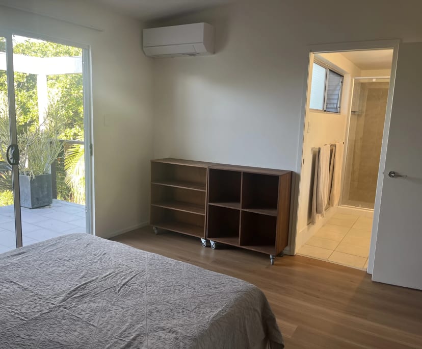 Furnished room with ensuite in a flatshare