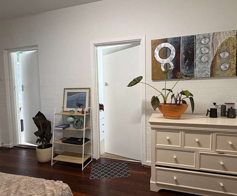 Furnished room in a flatshare