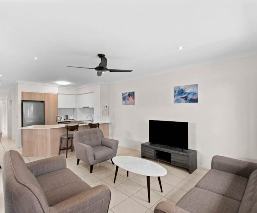 Furnished room with ensuite in a flatshare