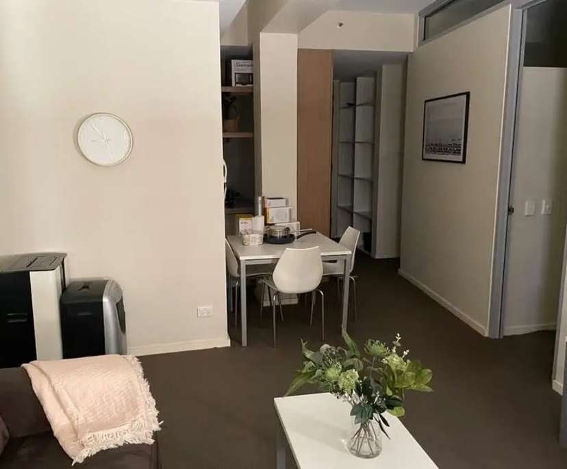 Furnished room in a flatshare