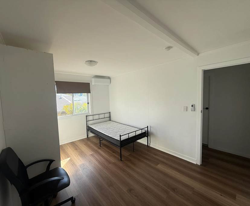 Room in a share house