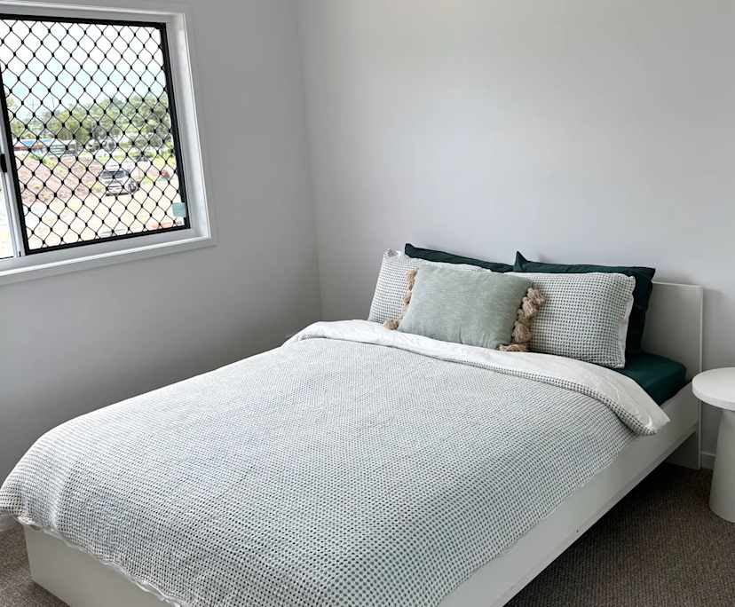 $350, Share-house, 3 bathrooms, Cannonvale QLD 4802