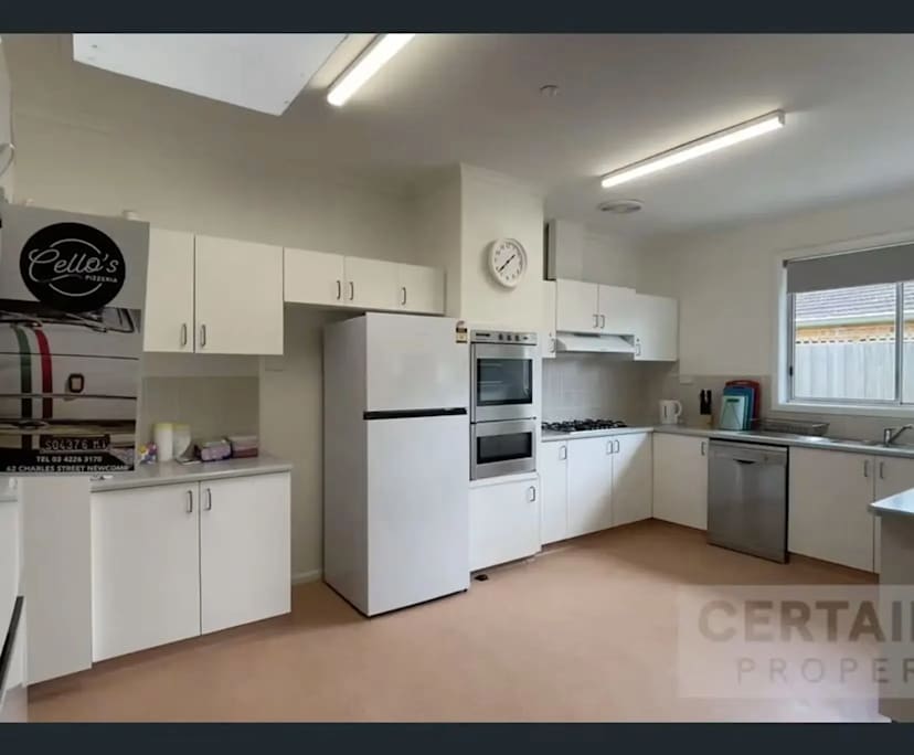 $225, Share-house, 6 bathrooms, Newcomb VIC 3219