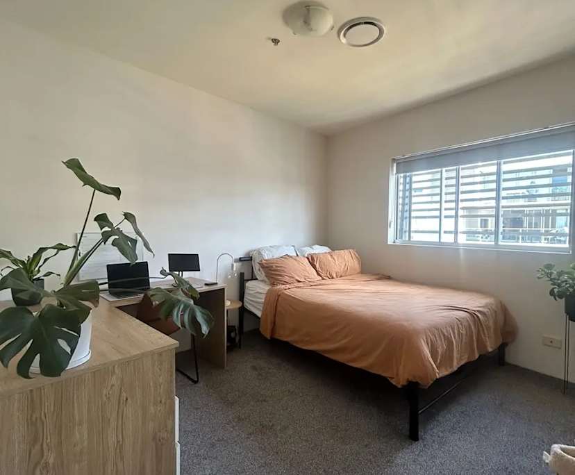 Furnished room in a flatshare