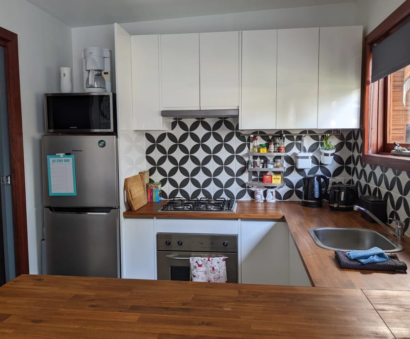 Granny Flat for Rent in Kingsbury, Melbourne 320,...