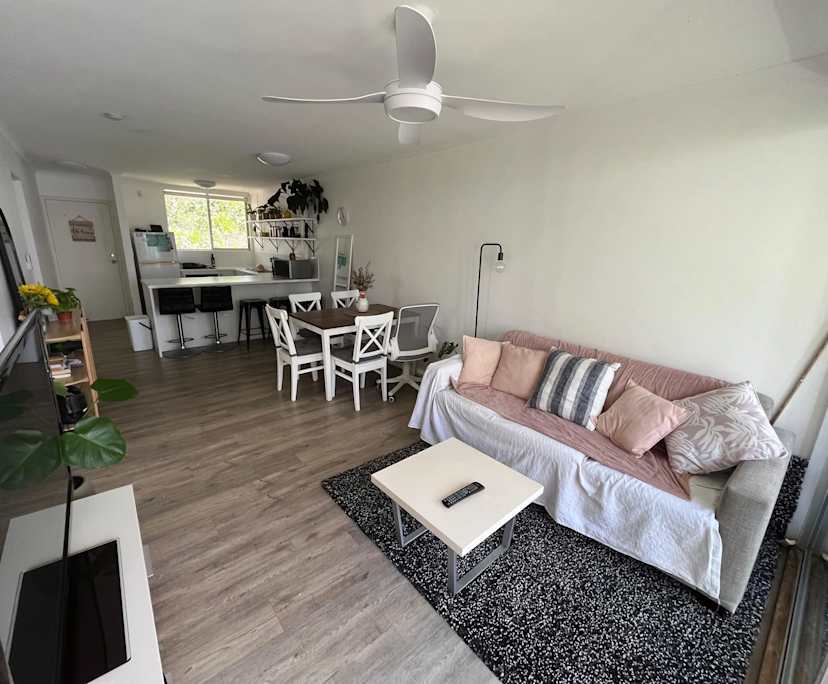 Furnished room in a flatshare