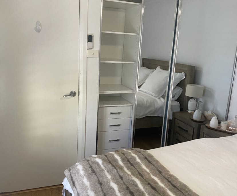 Furnished room in a flatshare