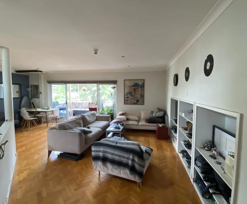 Furnished room in a flatshare