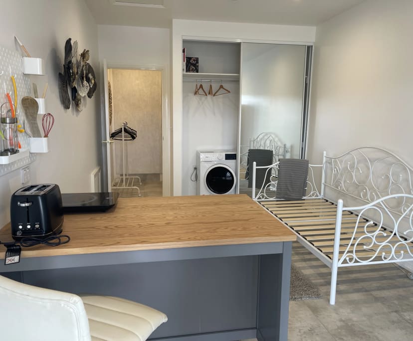 Furnished room studio flat for rent