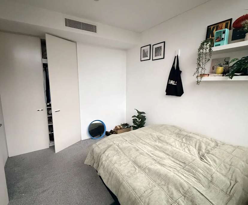 Furnished room in a flatshare