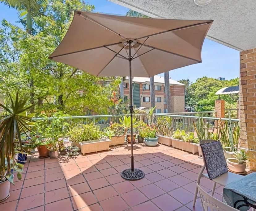 $825, Whole-property, 2 bathrooms, Southport QLD 4215