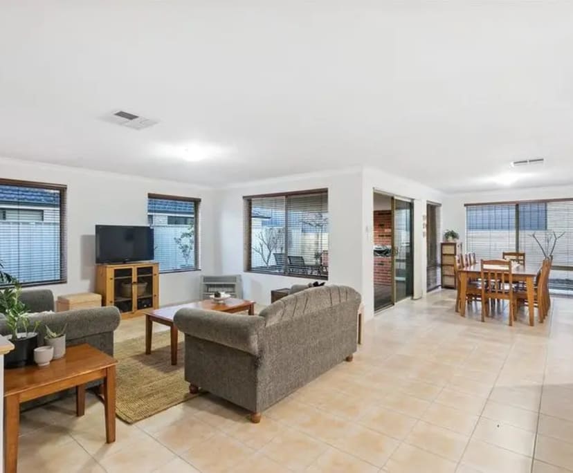 Whole Property for Rent in Stirling, Perth 250, F...