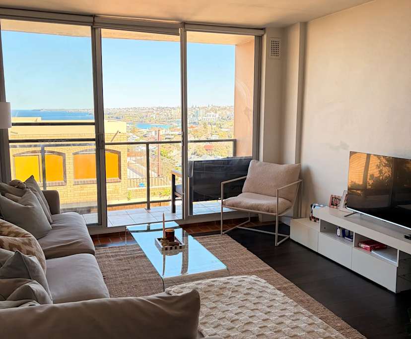 Furnished room in a flatshare