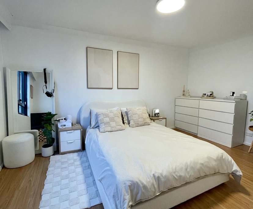 Furnished room with ensuite in a flatshare