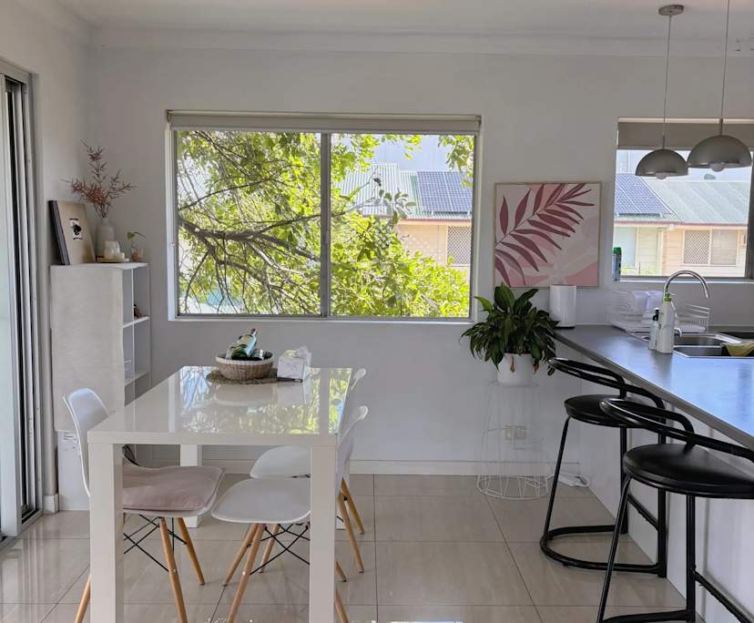 Furnished room with ensuite in a flatshare