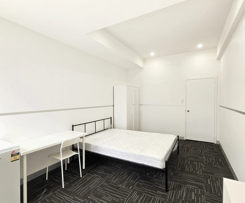 Furnished room in a flatshare