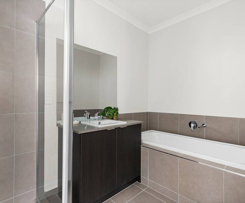 $550, Homestay, 4 bathrooms, Melton South VIC 3338