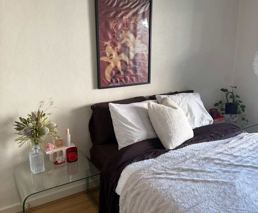 Furnished room in a flatshare