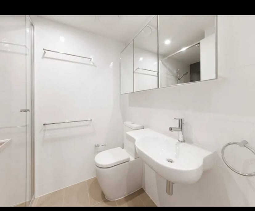 $530, Flatshare, 3 bathrooms, Milton QLD 4064