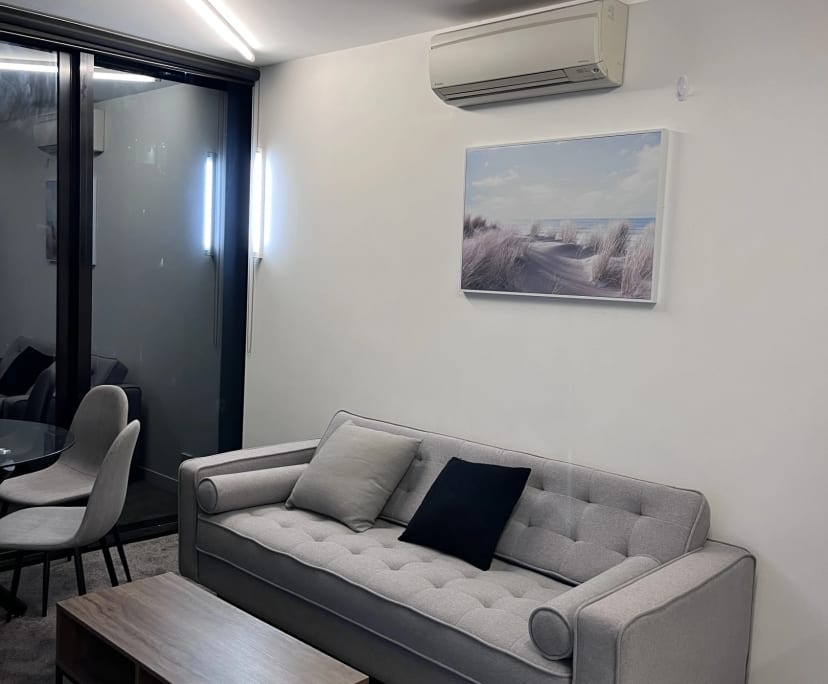 Furnished room in a flatshare