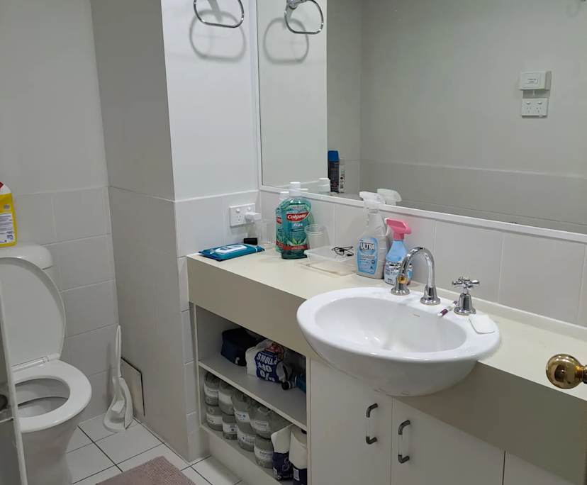 Furnished room with ensuite in a flatshare