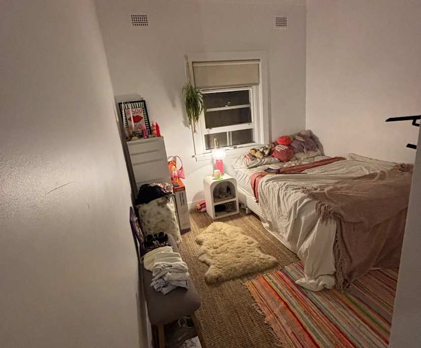 Furnished room in a flatshare