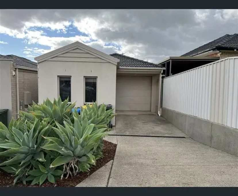 $325, Share-house, 3 bathrooms, Clearview SA 5085