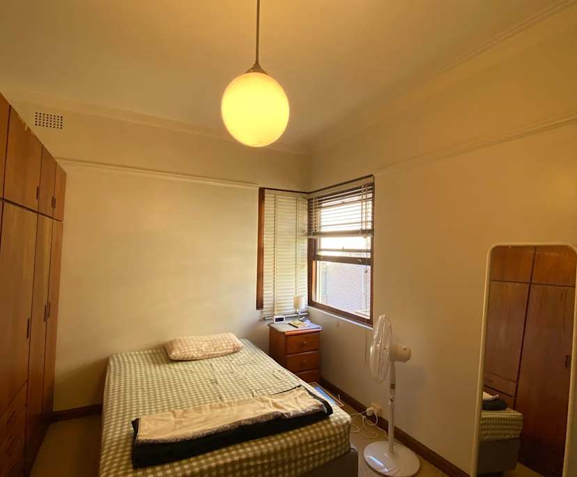 Furnished room in a flatshare