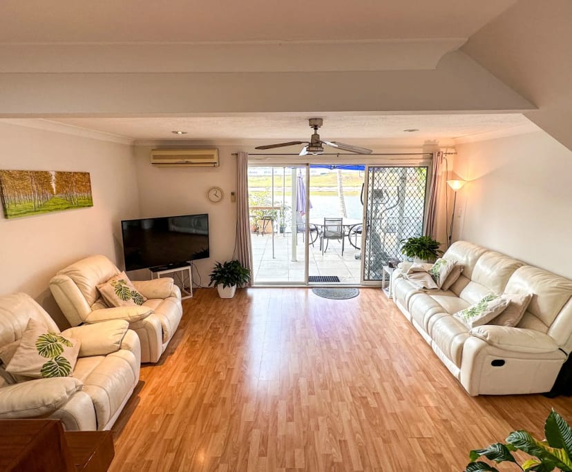 $350, Flatshare, 3 bathrooms, Elanora QLD 4221