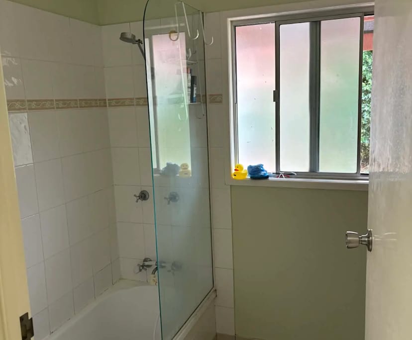 $250, Share-house, 3 bathrooms, Graceville QLD 4075