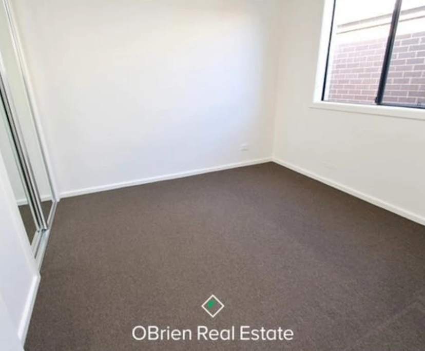 Unfurnished room with own bathroom