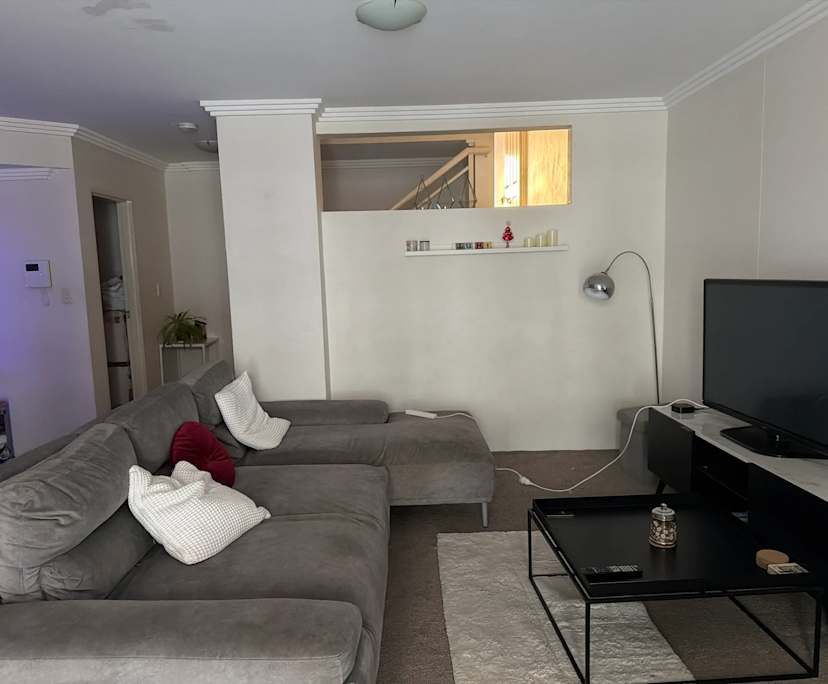 Furnished room with ensuite in a flatshare