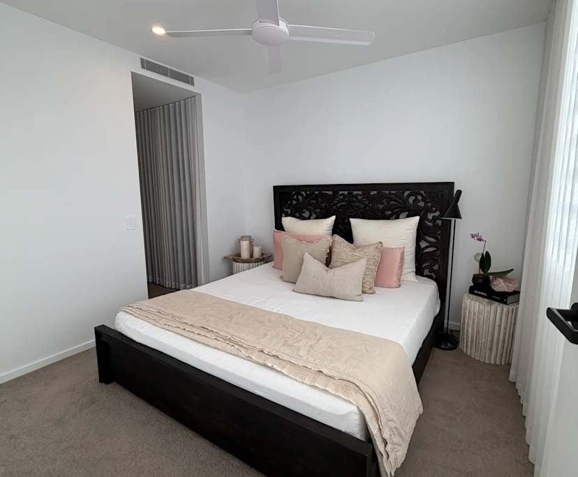 Furnished room with ensuite in a flatshare