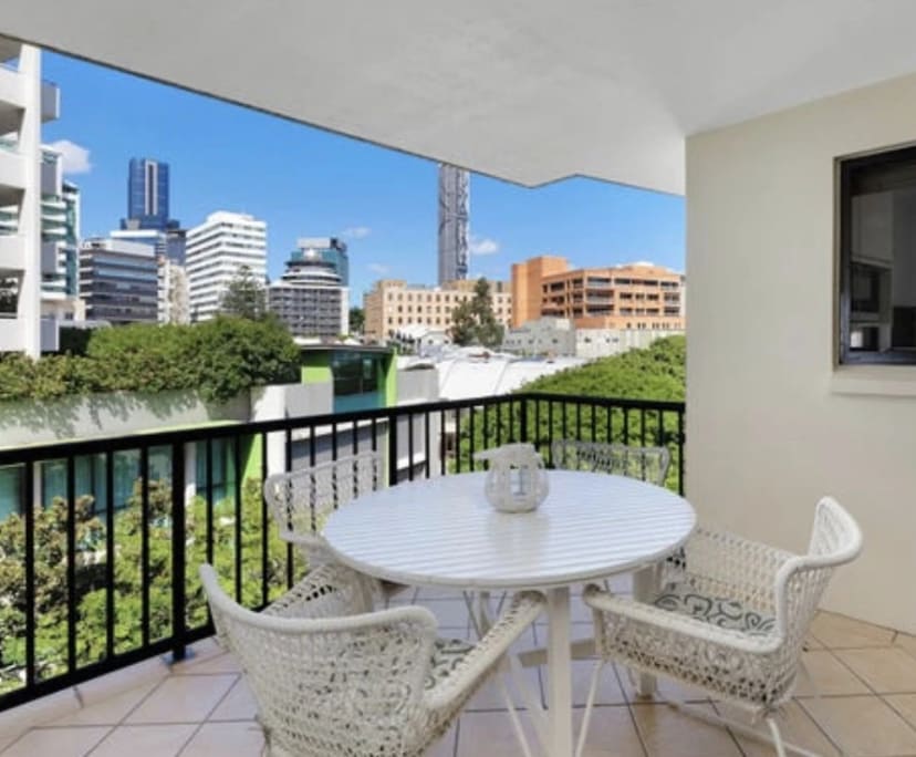 $350, Flatshare, 2 bathrooms, Spring Hill QLD 4000